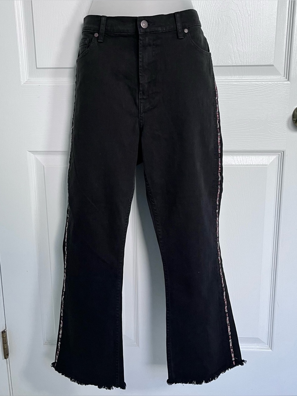 NWT Johnny Was Cropped Baby Boot Flare Jeans Black Embroidered Side Stripe 32